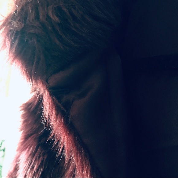 Forever 21 Burgundy Clip on faux fur jacket - Picture 7 of 8